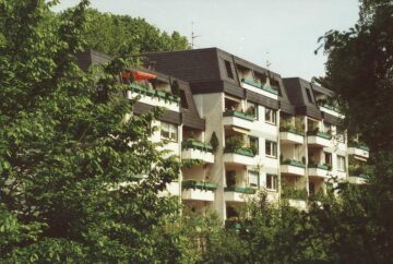 Schöne 2-Zimmer-Dachgeschoßwohnung mit Balkon, optional Stellplatz, 42579 Heiligenhaus, Dachgeschosswohnung